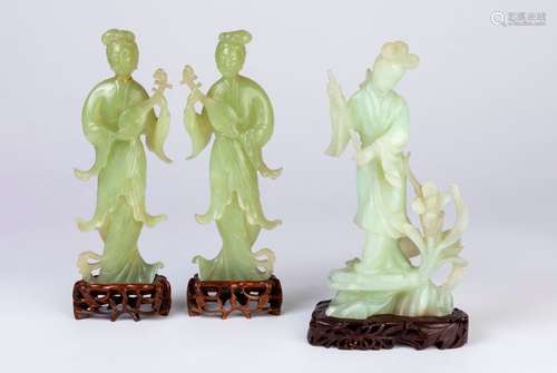 CHINE. Lot de SUJETS en serpentine sculptée compre…