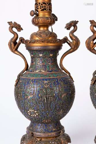 CHINE. Paire de VASES balustre en émaux cloisonnés…