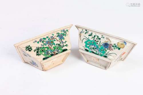 CHINE. Paire de petites JARDINIÈRE en porceline à …