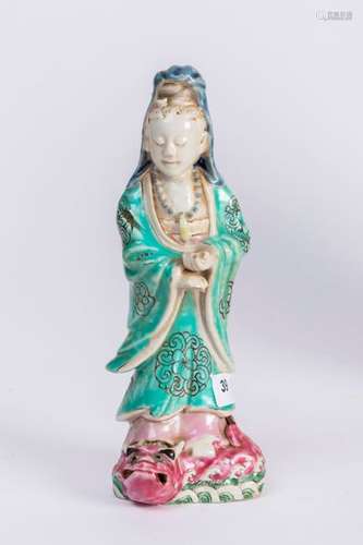 CHINE. SUJET en porcelaine à décor polychrome figu…