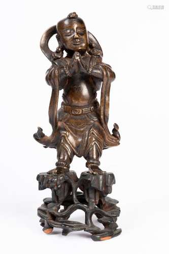 CHINE. PERSONNAGE en orant, bronze à patine brune.…