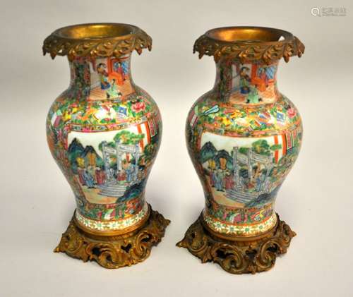 CHINE, Canton. Paire de VASES baluste en porcelain…