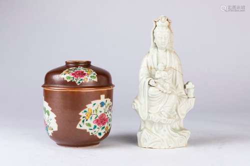 CHINE. Lot comprenant un SUJET en porcelaine dite …