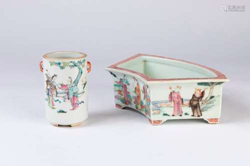 CHINE. Lot en porcelaine à décor polychrome de dig…