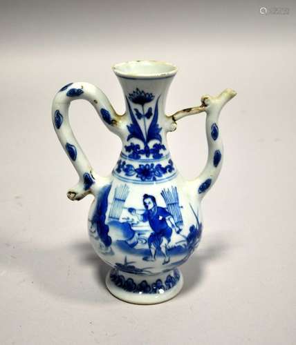 CHINE. VERSEUSE en porcelaine à décor bleu blanc. …