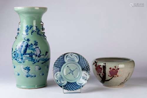 CHINE. Lot comprenant une COUPE creuse en porcelai…