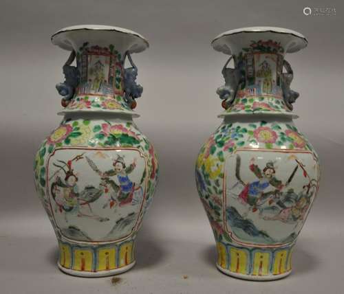 CHINE. Paire de VASES balustres à col et épaulemen…