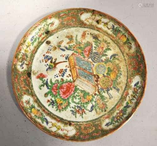 CHINE. Lot comprenant deux assiettes en porcelaine…