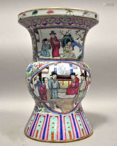 CHINE. VASE à piédouche tronconique en porcelaine …