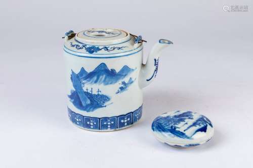 CHINE. Lot comprenant une THÉIÈRE en porcelaine à …