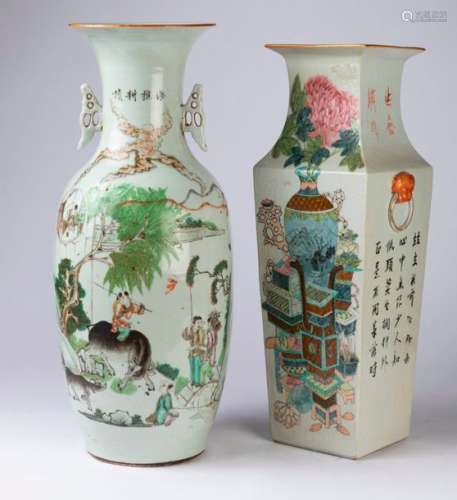 CHINE. Deux VASES en porcelaine à décor polychrome…