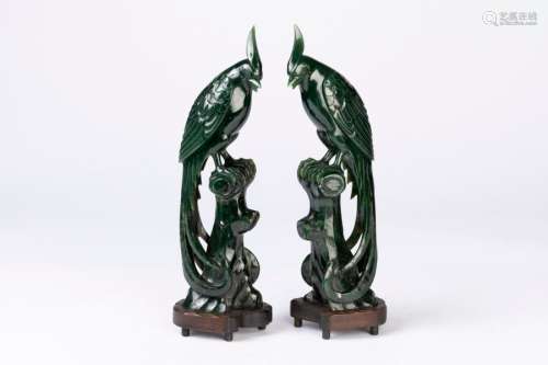 CHINE. Paire de SUJETS en serpentine sculptée figu…