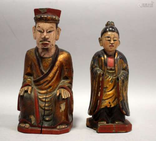 CHINE. Deux dignitaires en bois sculpté et laqué. …