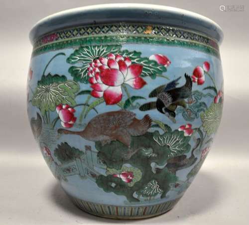 CHINE. BASSIN à POISSON en porcelaine à décor poly…