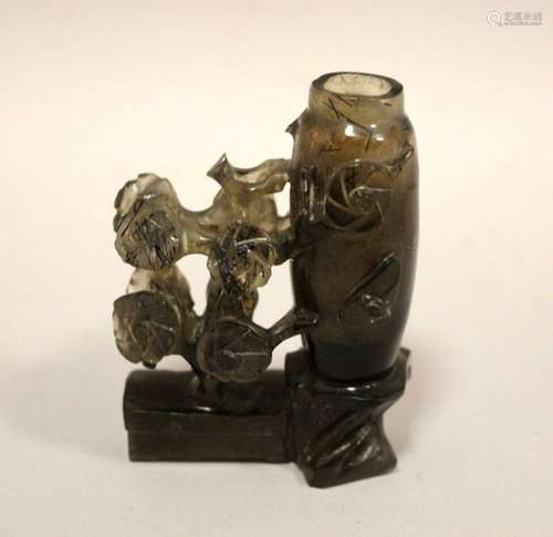 CHINE. SUJET en pierre dure sculptée et gravée fig…