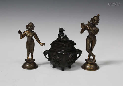 A Japanese brown patinated bronze jar and cover with dog finial, Meiji period, height 12cm, together