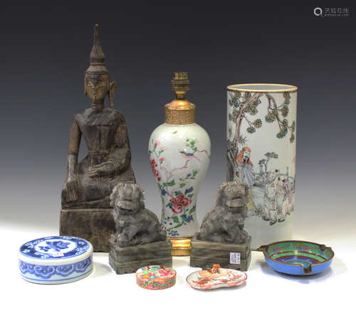 A collection of Chinese porcelain, 18th century and later, including a famille rose export porcelain