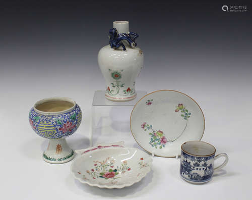 A group of Chinese porcelain, 18th century and later, comprising a famille rose export porcelain