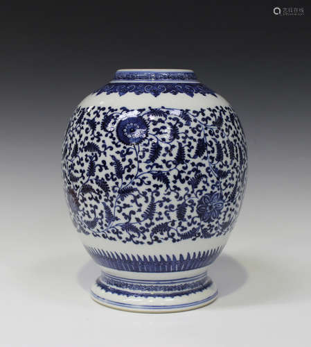 A Chinese blue and white porcelain vase, late Qing dynasty, the ovoid body painted with a design