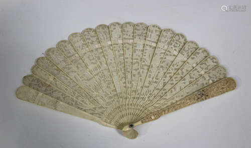 A Chinese Canton export ivory brisé fan, mid-19th century, the guards carved in relief with