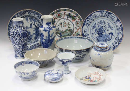 A small collection of Chinese porcelain, 18th century and later, including two export plates, an