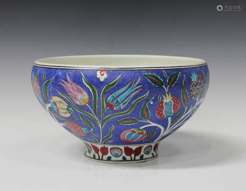 An Isnik style studio pottery footed bowl, 20th century, by Ismail Yigit, decorated with stylized