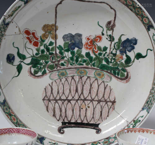 A Chinese famille verte porcelain saucer dish, Kangxi period, painted with a flower basket, diameter