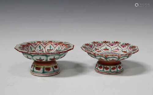 Two Chinese Thai market Bencharong ware small footed dishes, late Qing dynasty, each with famille