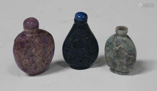 A group of three Chinese carved hardstone snuff bottles, 20th century, comprising an amethyst quartz