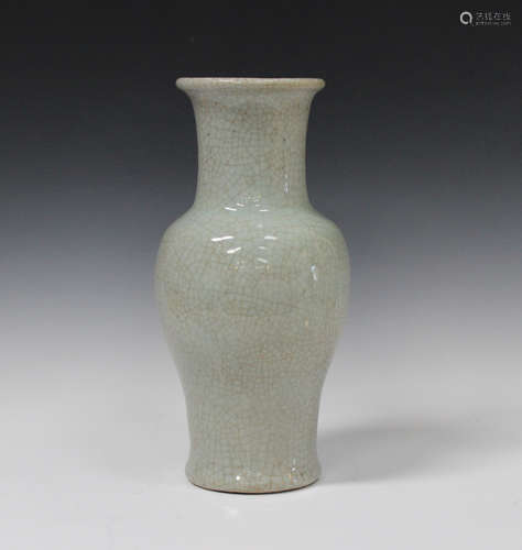 A Chinse celadon crackle glazed porcelain vase, late Qing dynasty, of baluster form with flared