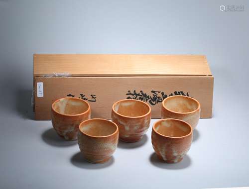 A Set of 5 Porcelain Cups with Case