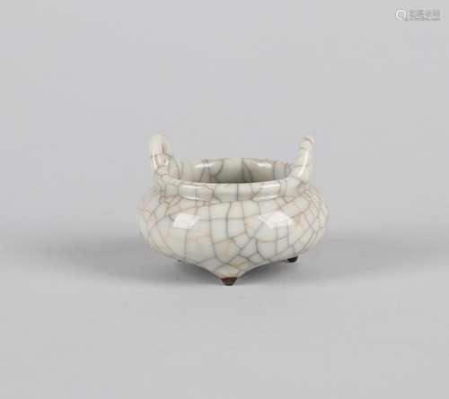 A Chinese Ge-Type Porcelain Incense Burner