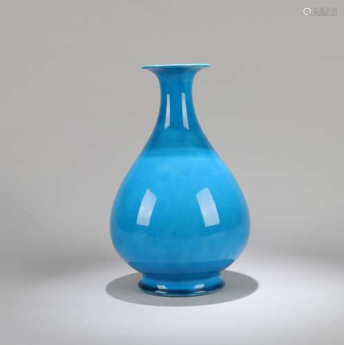 A Chinese Malachite-Blue Glazed Porcelain Vase