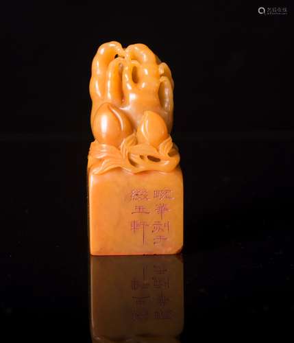 A Chinese Carved Tianhuang Seal