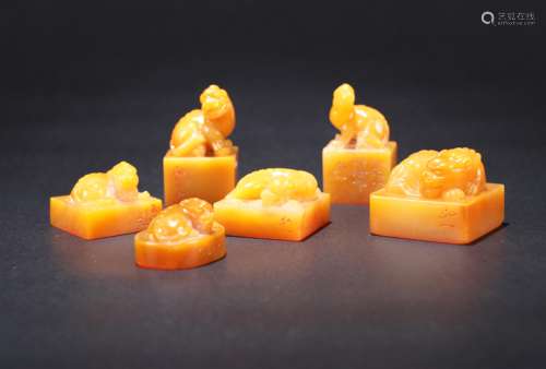 A Set of Six Carved Tianhuang Seals with Hongyi Mark