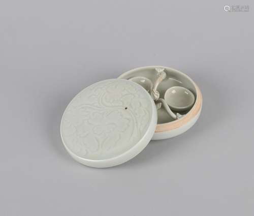 A Chinese Celadon Porcelain Round Box with Cover