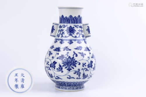 A Chinese Blue and White Porcelain Vase