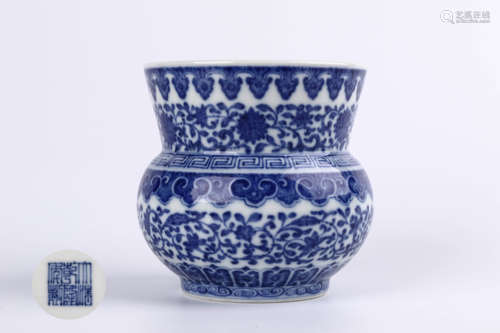 A Chinese Blue and White Porcelain Vase