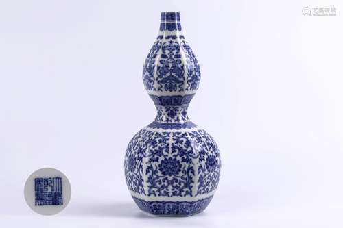 A Chinese Blue and White Porcelain Double Gourd Vase