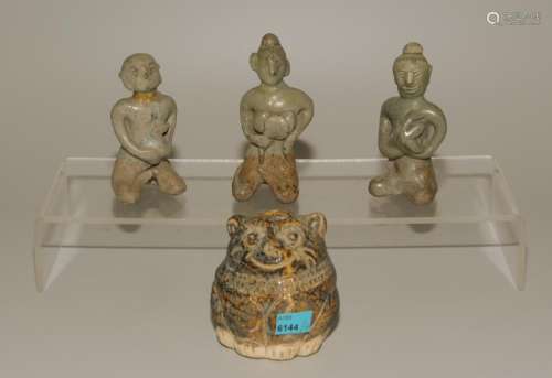 Lot: 1 kleine Vase und 3 Sawankhalok-Figuren