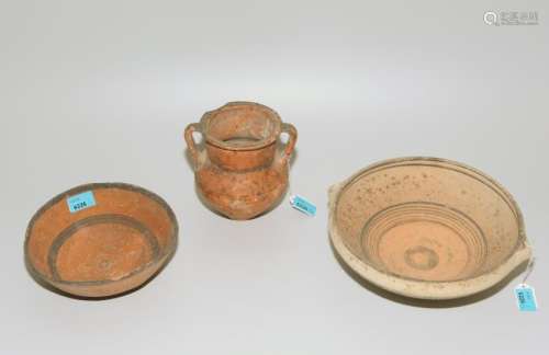Lot: Kleine Amphora und zwei Schalen