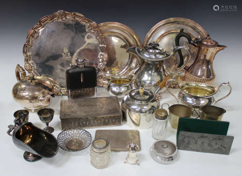 A collection of assorted plated items, including a part canteen of King's pattern cutlery, cased,