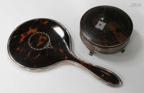 A George V silver piqué inlaid tortoiseshell circular jewellery box on scroll feet, Birmingham