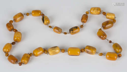 A single row necklace of twenty-one various sized cylindrical vari-coloured mottled opaque