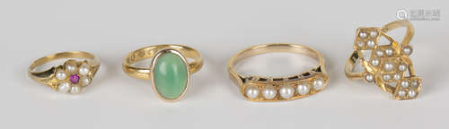 A gold and pale green agate set single stone ring, a gold ring mounted with a row of five half-