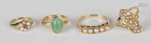 A gold and pale green agate set single stone ring, a gold ring mounted with a row of five half-