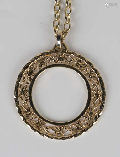A Kutchinsky 9ct gold pendant of open circular form, pierced with a floral border, length 4.5cm,