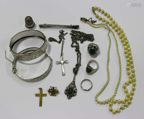 A gold plain pendant cross, detailed '9ct', length 3.5cm, a small brooch, detailed 'Jerusalem