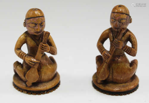 A pair of 18th/19th century Indian stained ivory chess piece figures with some remains of gilt