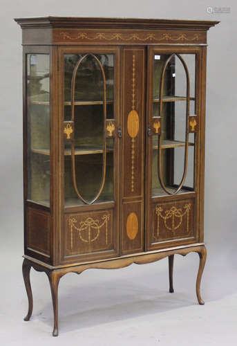 An Edwardian mahogany and inlaid display cabinet, fitted with a pair of astragal glazed doors, on